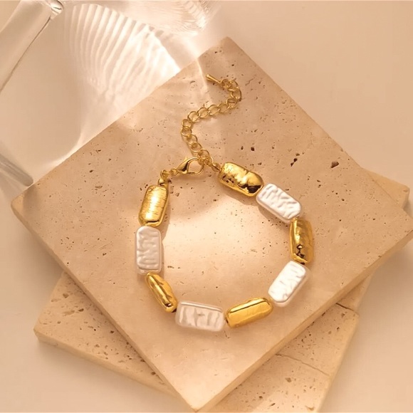 ⚜️𝟯𝟬%𝗢𝗙𝗙 𝗯𝘂𝗻𝗱𝗹𝗲𝘀 𝟯+⚜️ NEW Flat Rectangle Baroque Pearl Beaded Bracelet - Picture 4 of 8